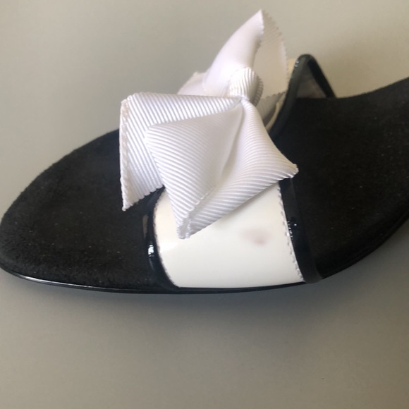 Enzo Angiolini white patent mules black trim with white ribbon bow. Size 8 1/2 - Picture 4 of 5